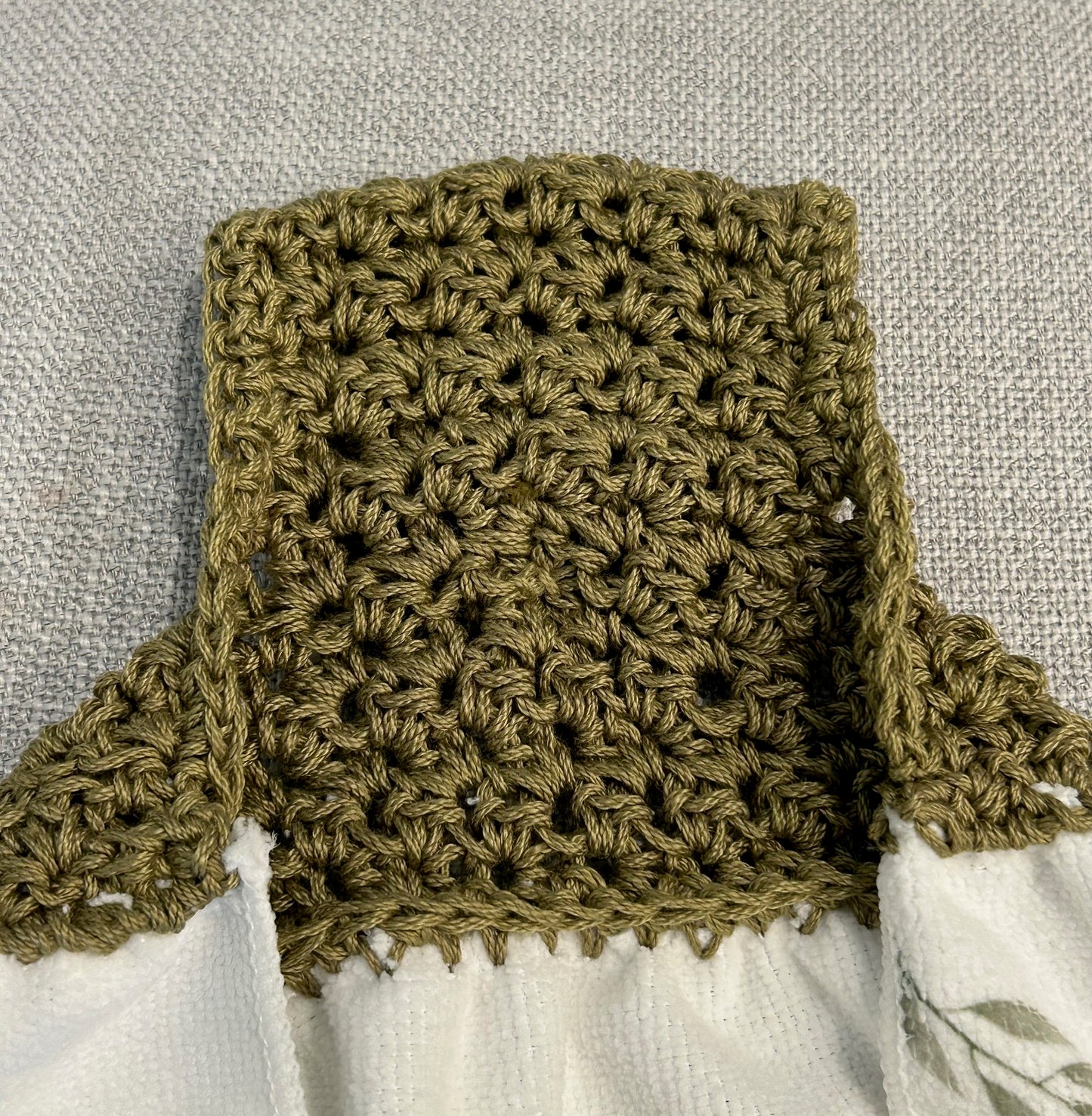 Crocheted top kitchen towel Chicken collection - black white checkered nest