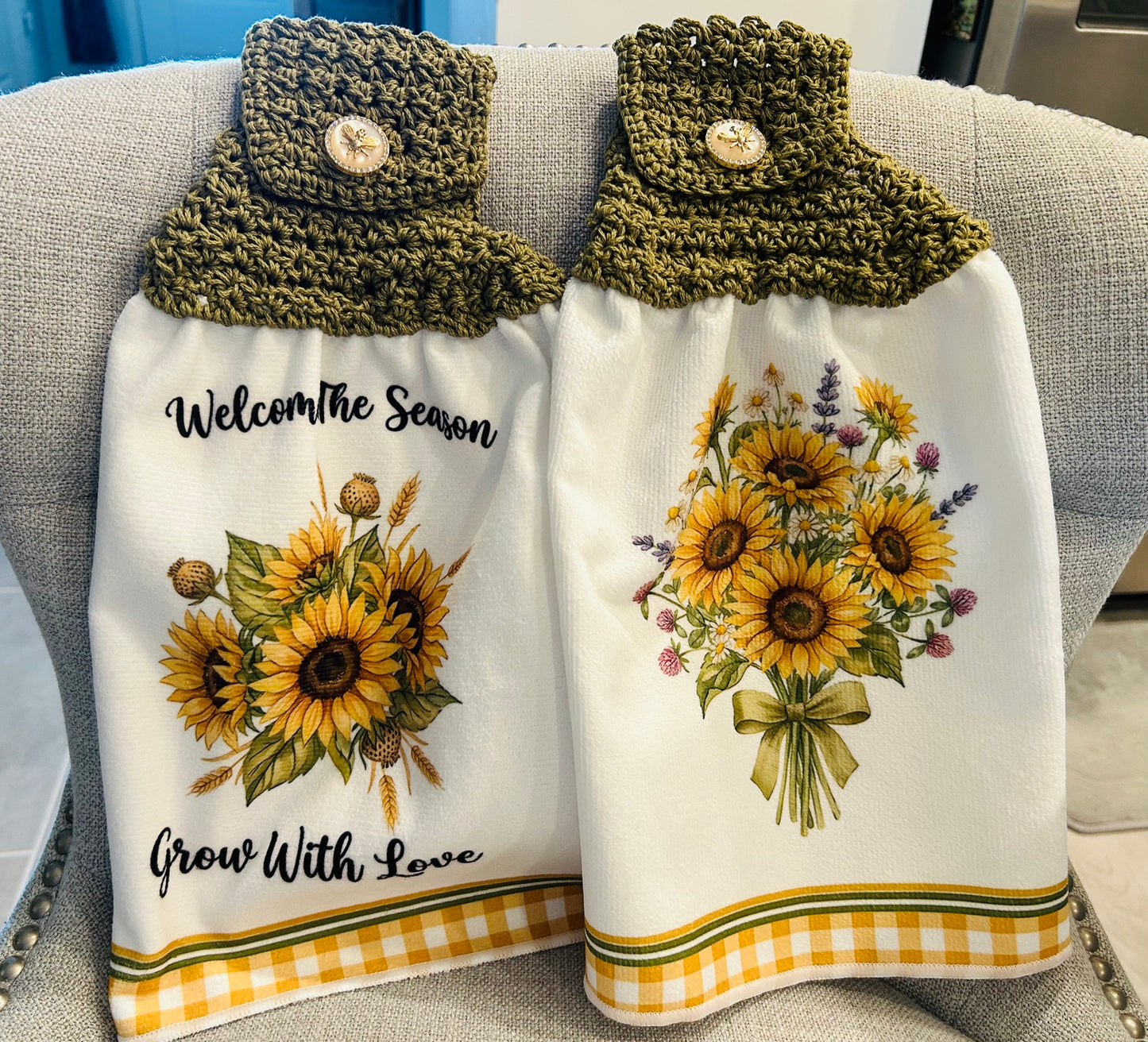 Crocheted top kitchen towel | SUNFLOWERS Floral Bee Button | Home Decor Gift