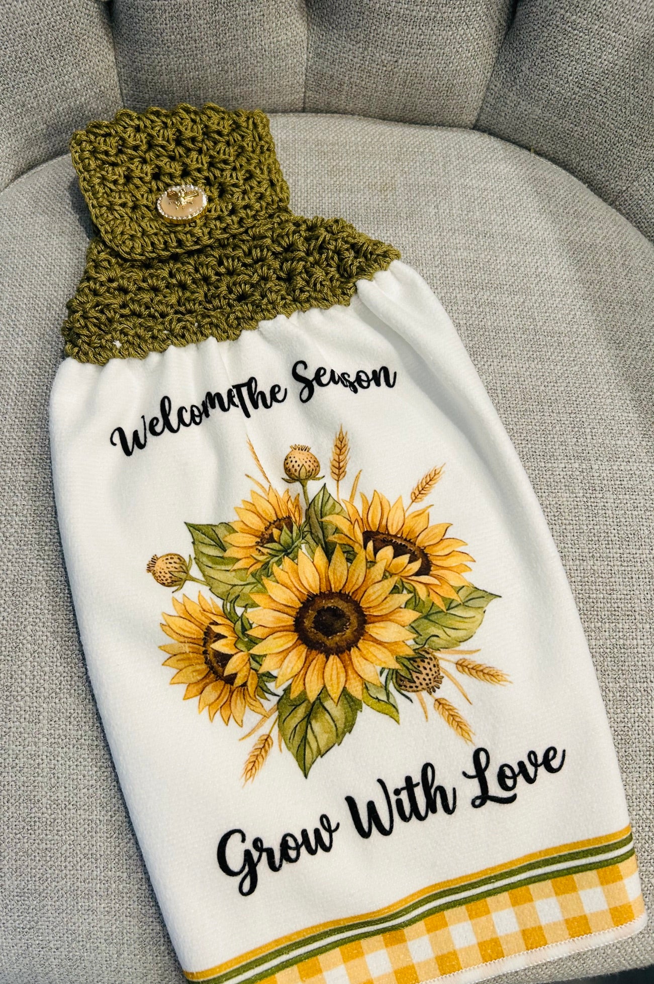 Crocheted top kitchen towel | SUNFLOWERS Floral Bee Button | Home Decor Gift